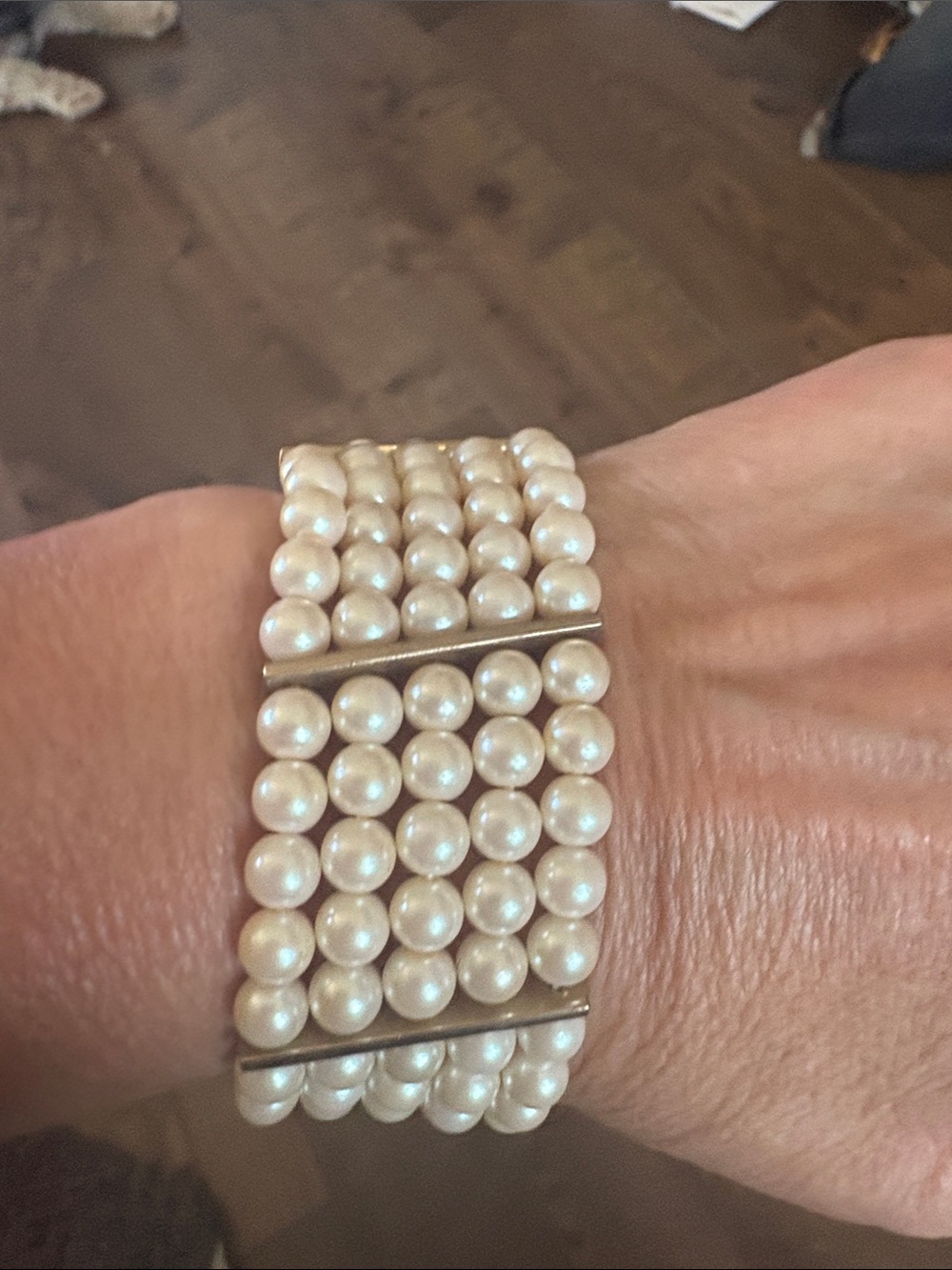 Monet Multi-Row Pearl Stretch Bracelet - Cream vintage 1980s